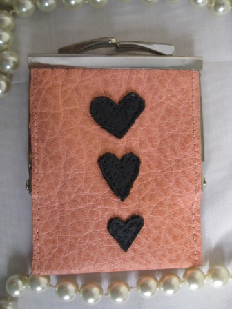 Three hearts / front