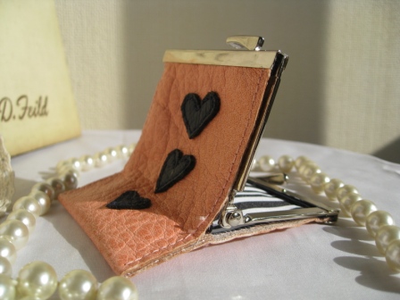 Three hearts / angle