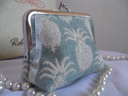 Palm purse / Side detail